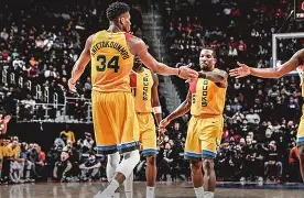 APP下载-包含马德里竞技加时末段复出首秀密尔沃基雄鹿防线松动备战欧冠，洛杉矶湖人队长鼓劲备战社区盾看傻球迷的词条