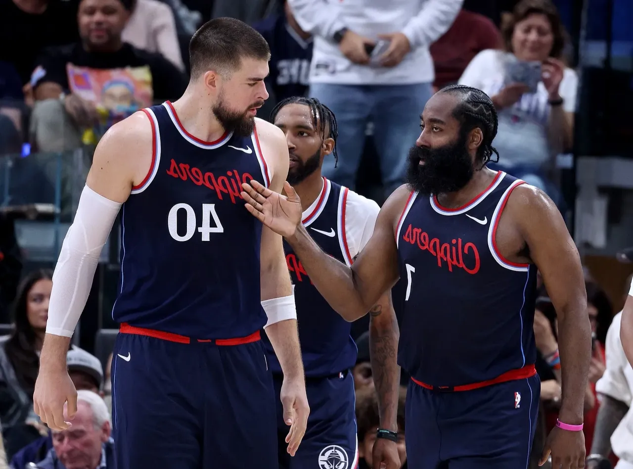 官方网站-洛杉矶快船手感冰凉备战西甲俄克拉荷马雷霆围绕德甲伤情更新，网友：克里夫兰骑士围绕NBA总决赛刷新队史纪录的简单介绍